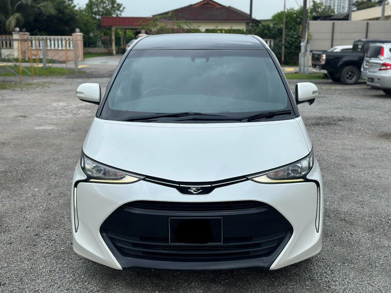Toyota Estima Aeras Premium thumbnail